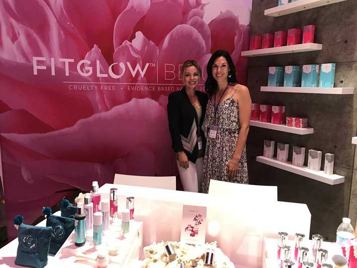 Lisa with FITGLOW Beauty founder.