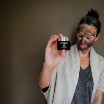 holding True Botanicals Pacific Glacial Clay Detoxifying Mask