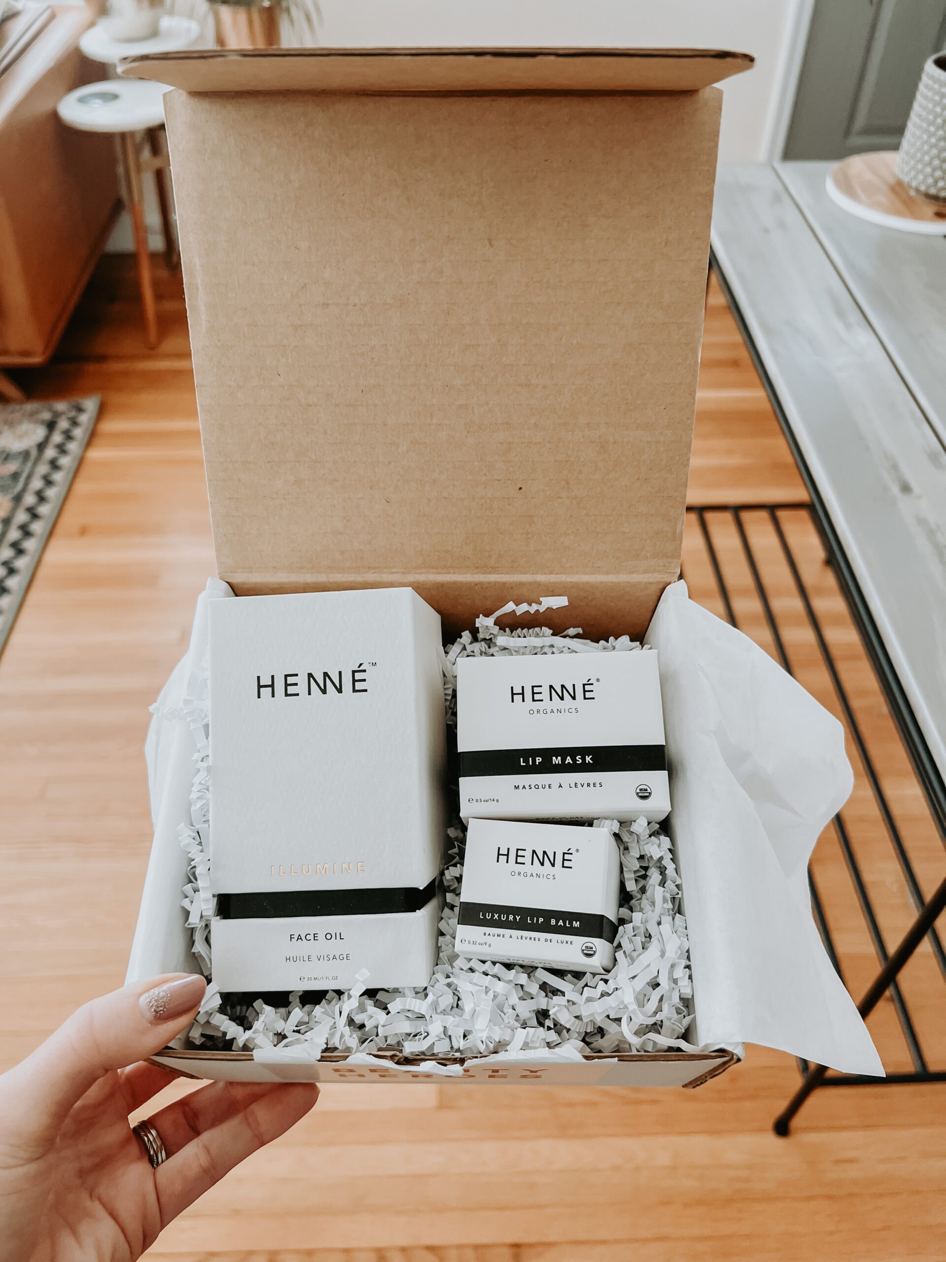 The March Beauty Heroes Box with Henne products.