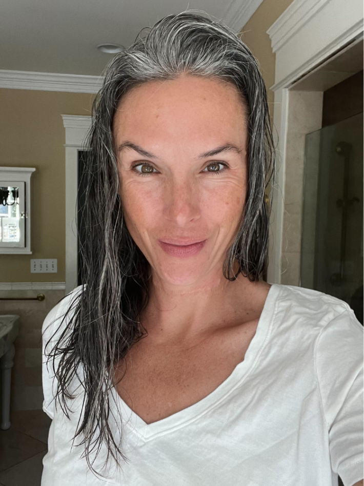 A woman with gray hair before using the SharkSmoothStyle. 